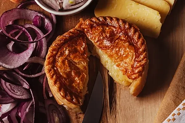 Cheese & Onion Pie (v)